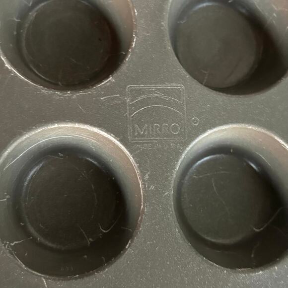 Set of 2 Vintage Mirro Mini Muffin Pans – 12 Cup Aluminum Bakeware - Picture 8 of 14